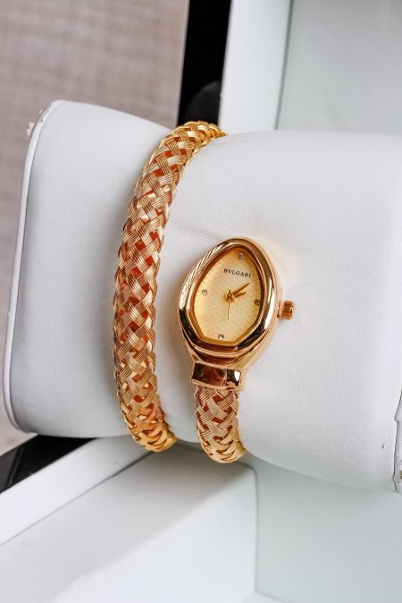 ساعة BVLGARI فاخرة